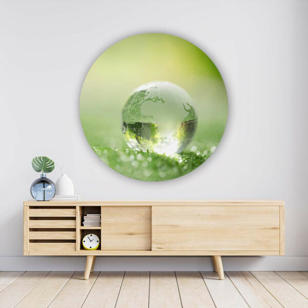 Globe-in-gras-muurcirkel-sfeer.jpg