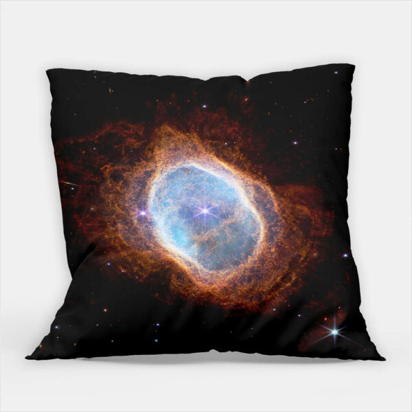 James-Webb-Southern-Ring-Nebula-sierkussen-buiten.jpg