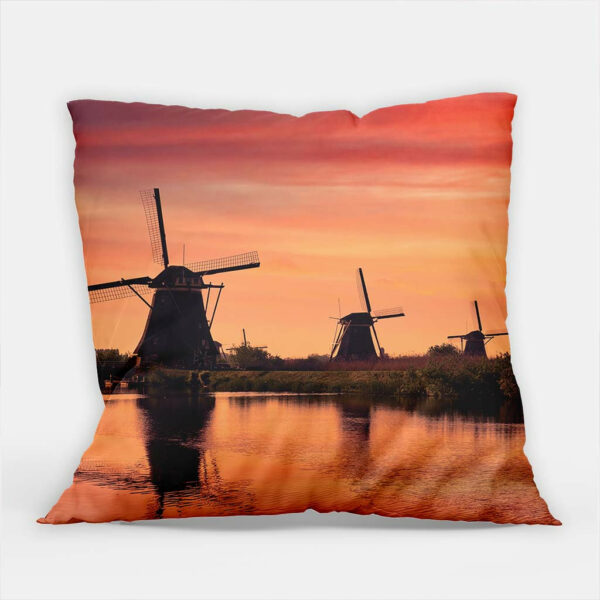 Kinderdijk-sierkussen-buiten.jpg