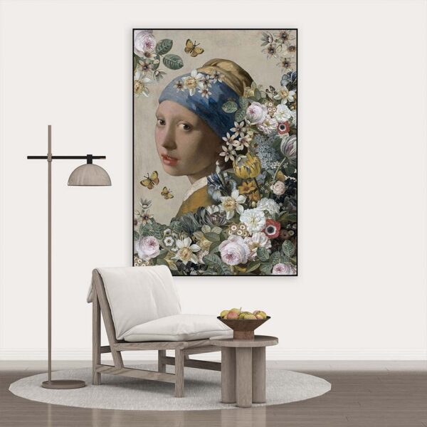 Schilderij meisje met de parel tussen bloemen in artframe